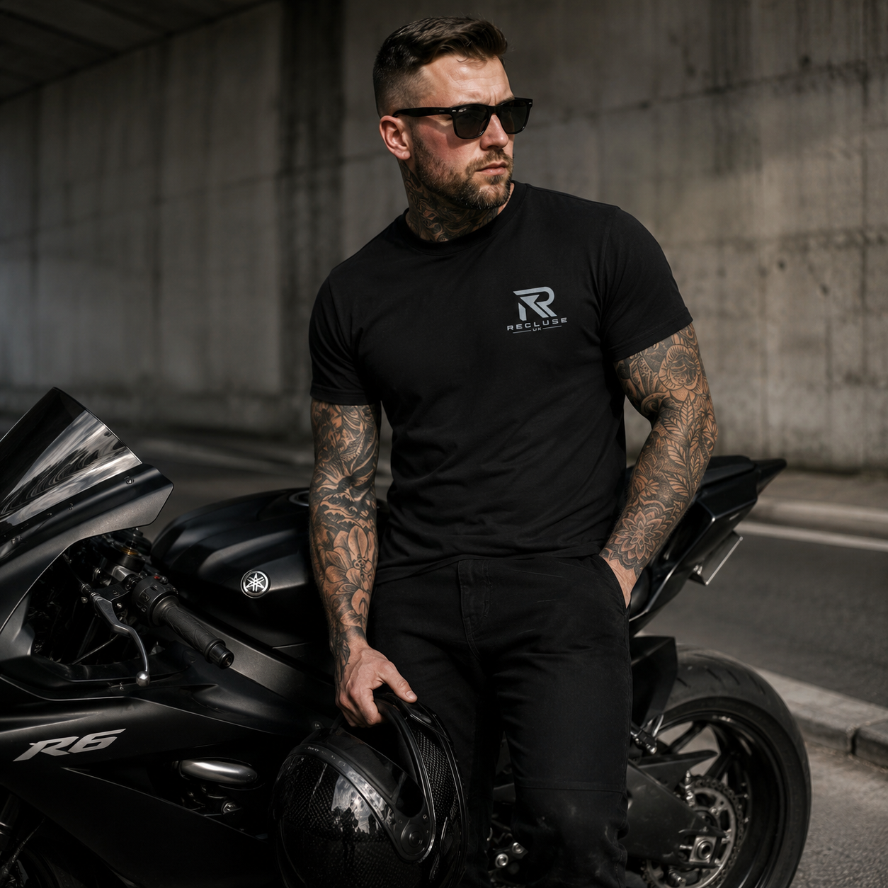 Recluse graphite tee