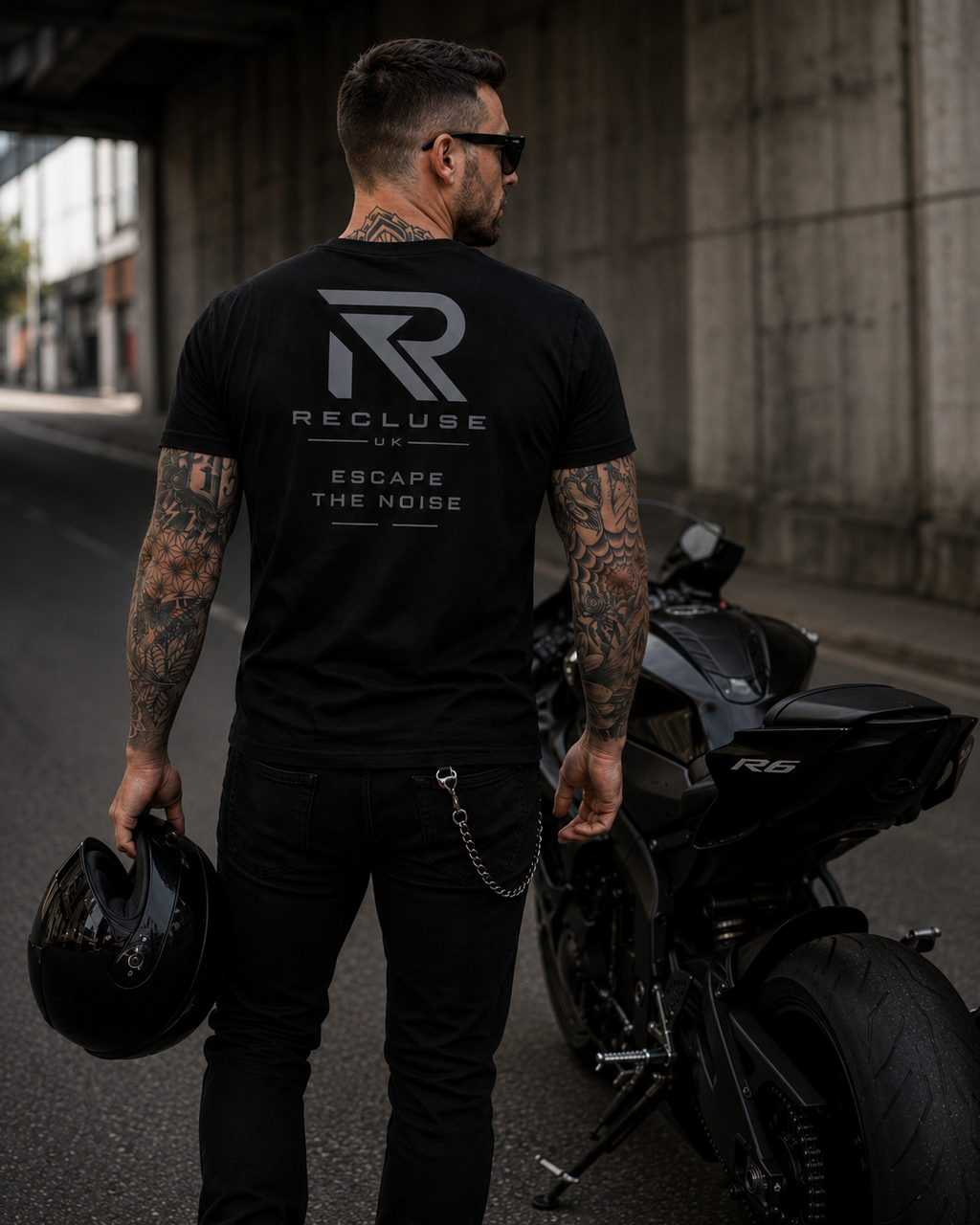 Recluse graphite tee